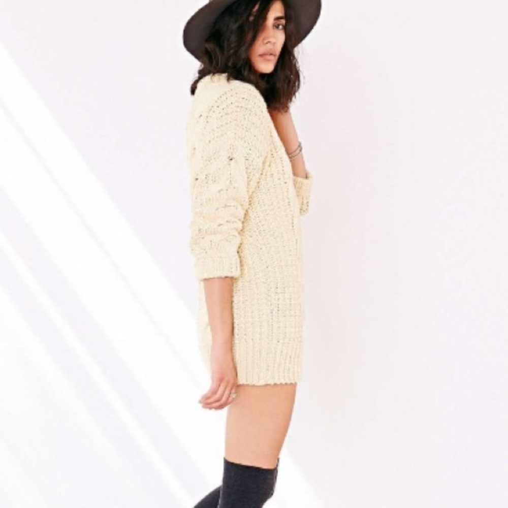 UNIF Chunky Oversize Cable Knit Sweater — XS - Picture 5 of 11